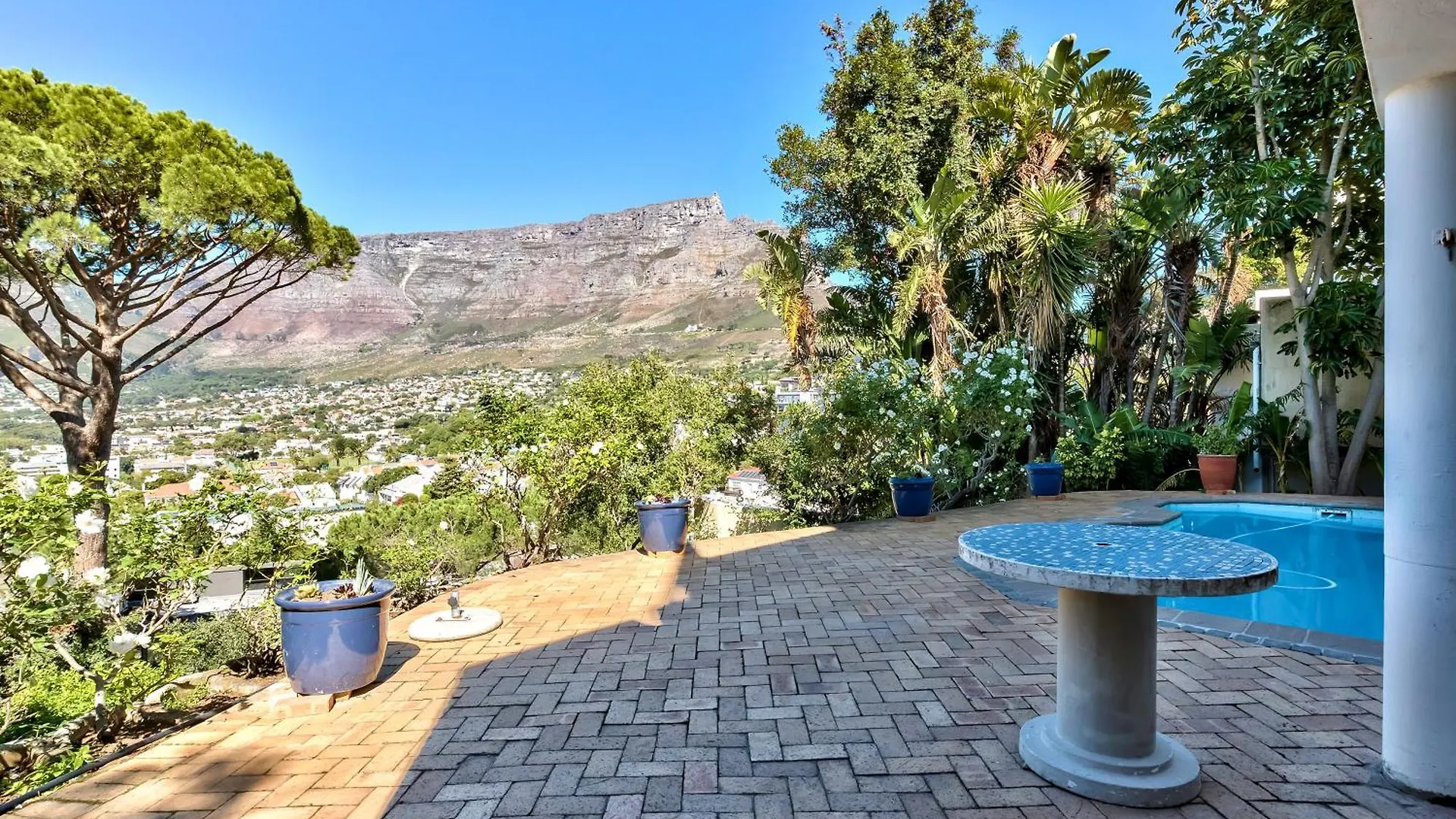 Spectacular 1 Bed Apartment Cape Town