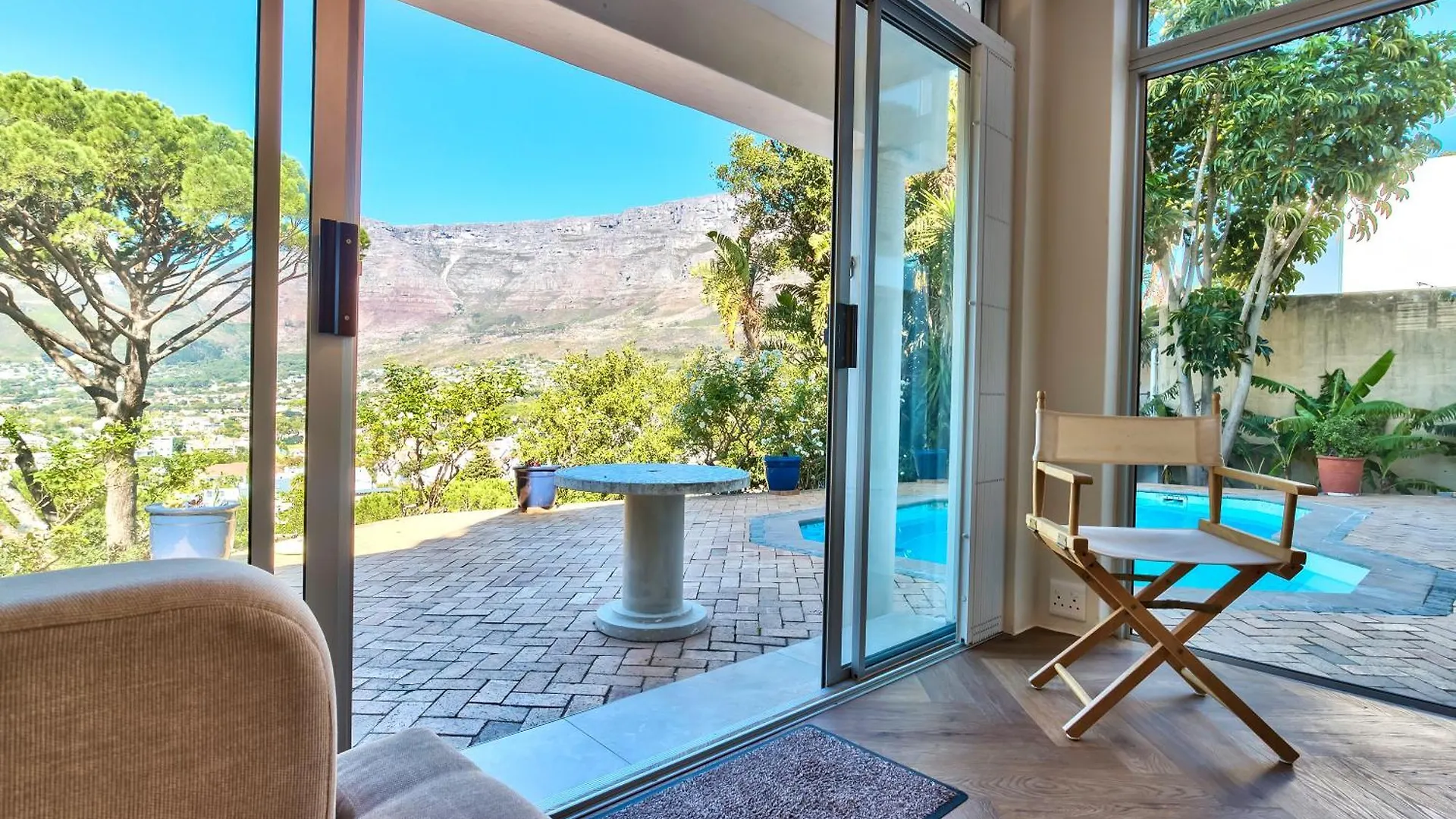 Spectacular 1 Bed Apartment Cape Town