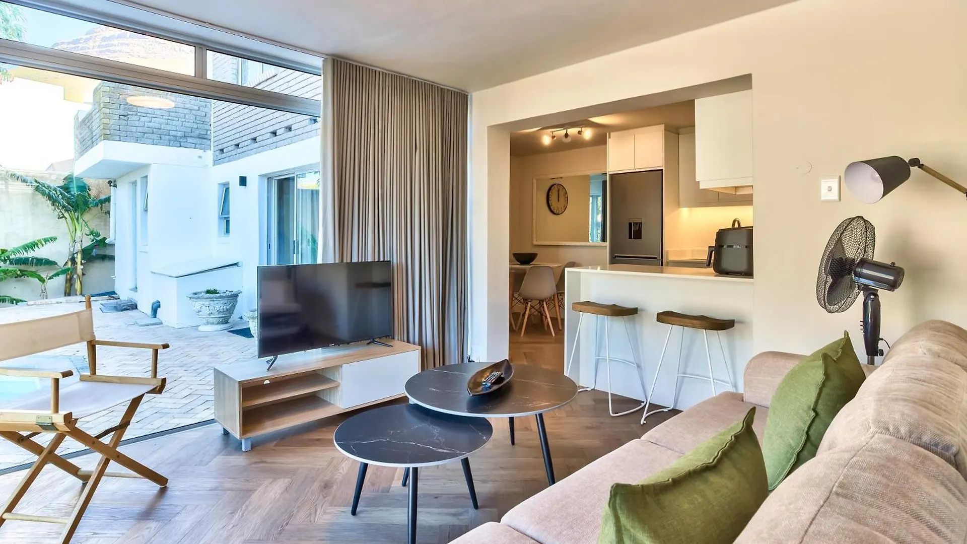 Spectacular 1 Bed Apartment Cape Town