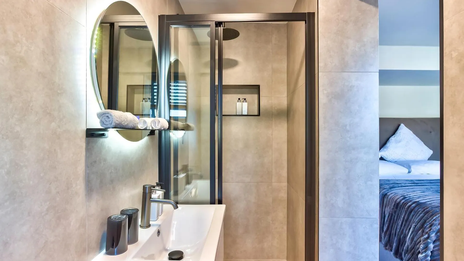 Spectacular 1 Bed Apartment Cape Town