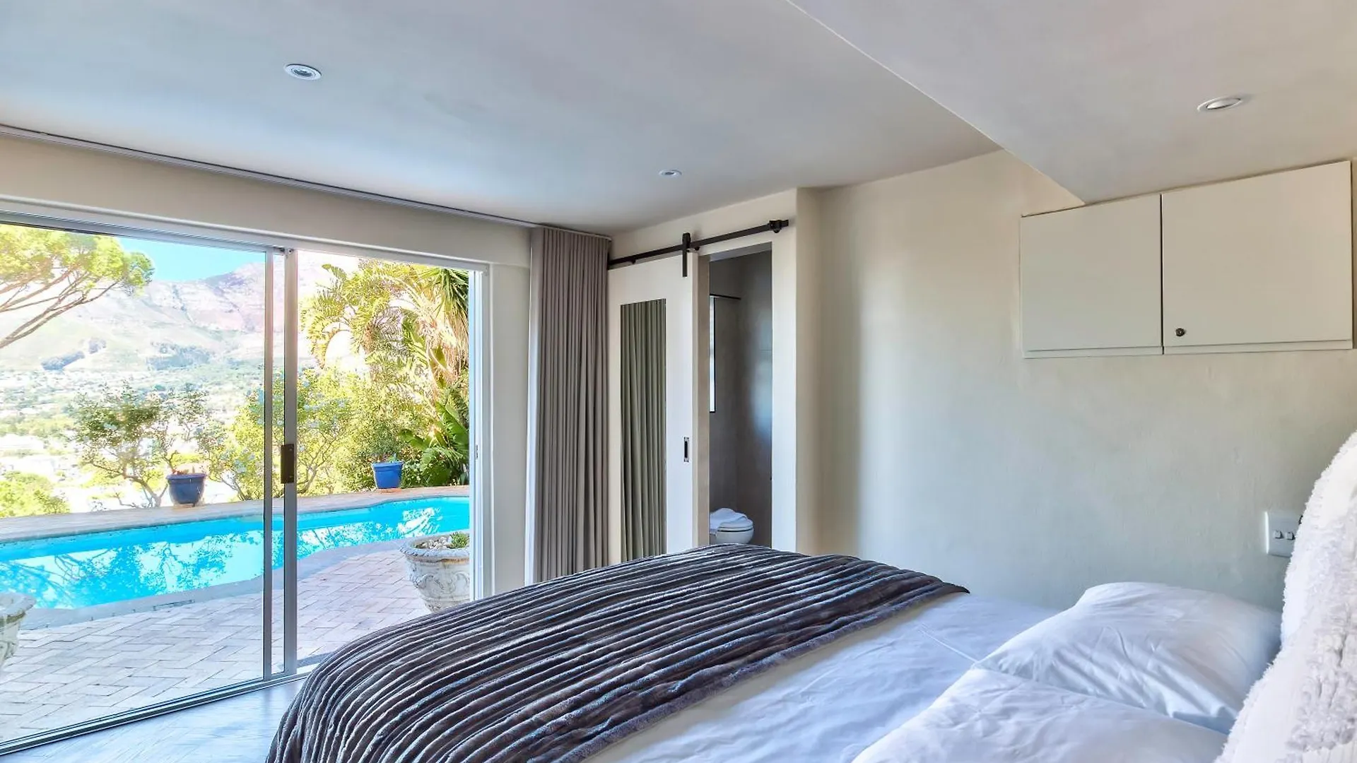 Spectacular 1 Bed Apartment Cape Town South Africa